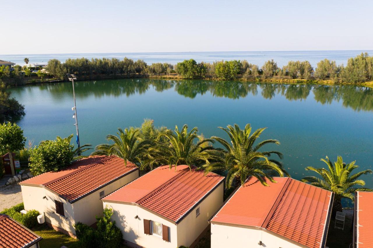 Village Lake Placid Silvi Marina Exterior foto