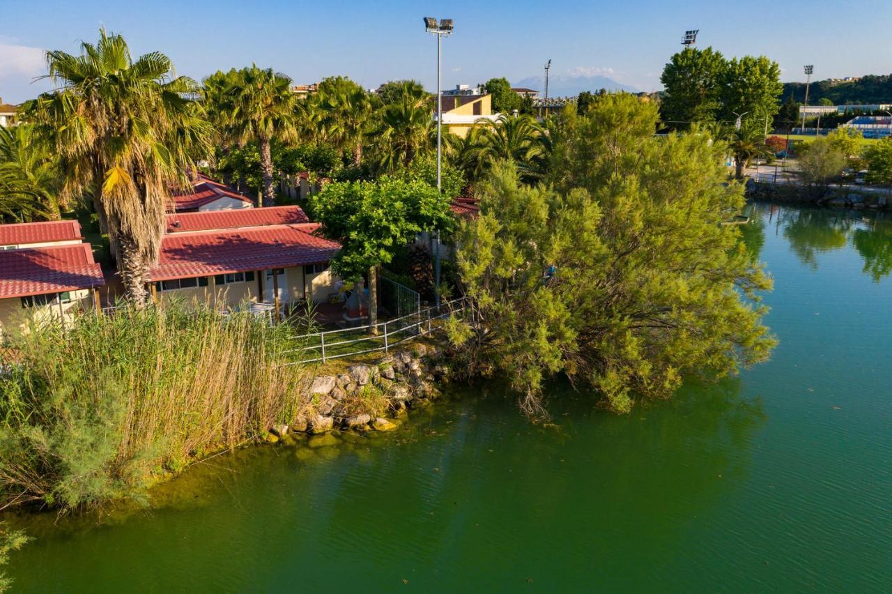 Village Lake Placid Silvi Marina Exterior foto