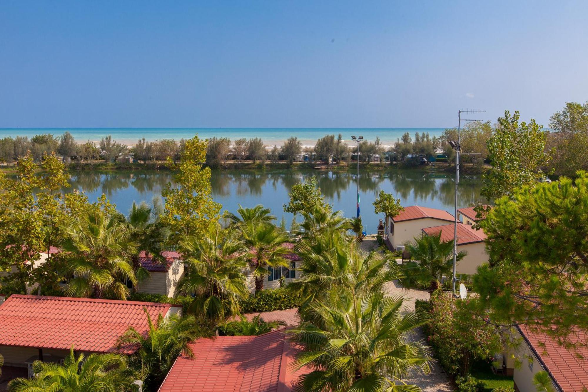 Village Lake Placid Silvi Marina Exterior foto