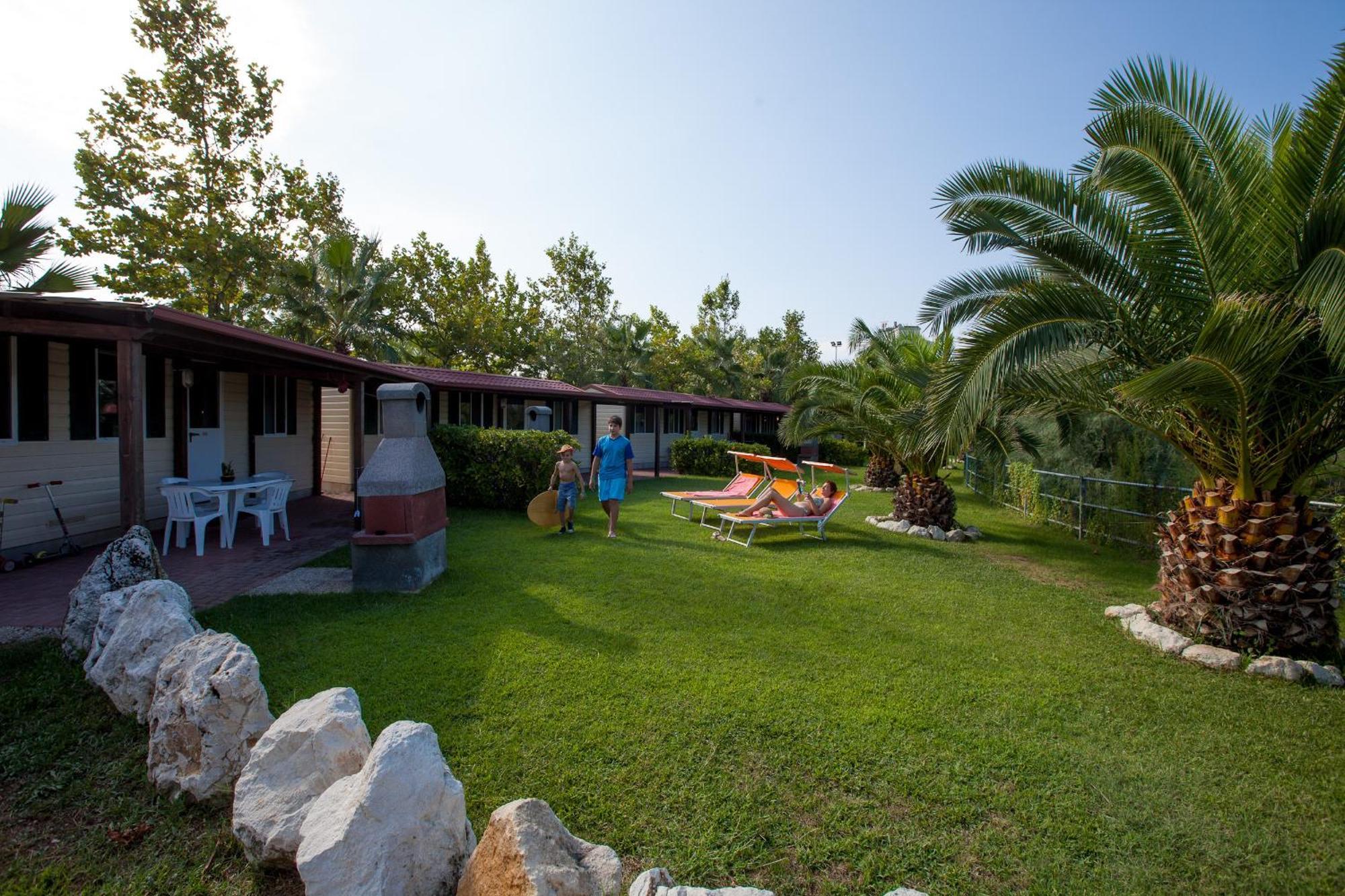 Village Lake Placid Silvi Marina Exterior foto